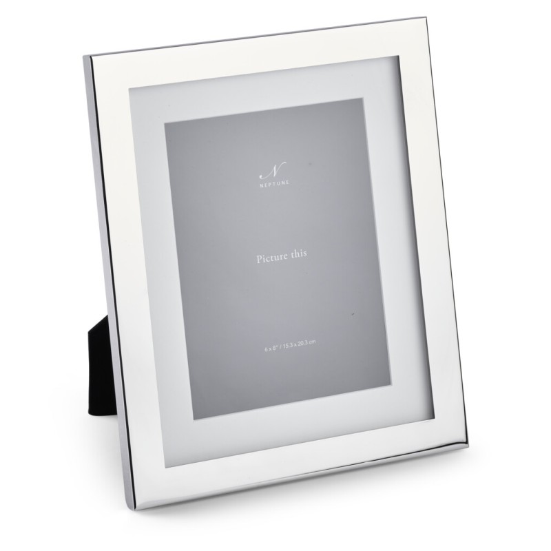 https://www.styles-interiors.ch/7914-thickbox/newton-6x8-silver-plated-photo-frame.jpg