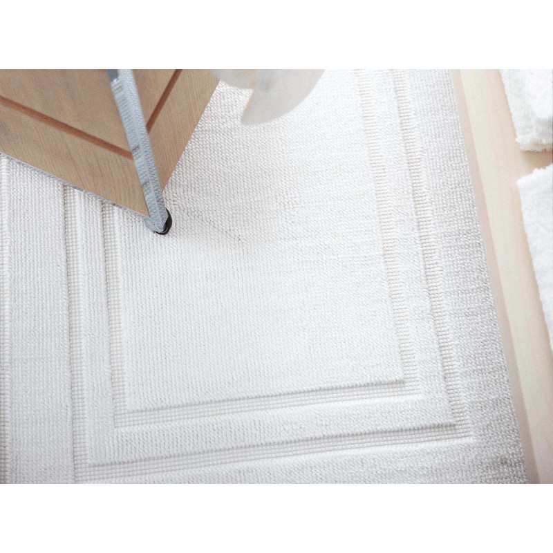 https://www.styles-interiors.ch/8477-thickbox/tapis-de-bains-coton-mastro-raphael-rombi-70-x-140-cm-bianco.jpg