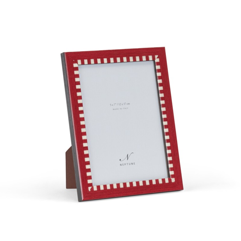 https://www.styles-interiors.ch/9105-thickbox/montpellier-5x7-photo-frame-red.jpg