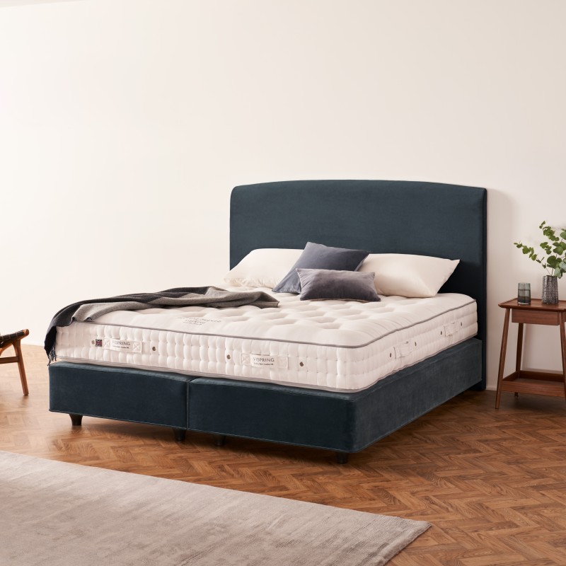 https://www.styles-interiors.ch/9446-thickbox/herald-superb-vispring-sommier-et-matelas.jpg