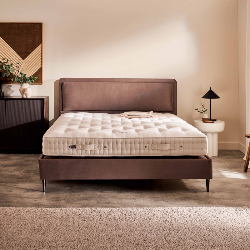 https://www.styles-interiors.ch/9465-thickbox/charlotte-vispring-matelas-et-sommier.jpg